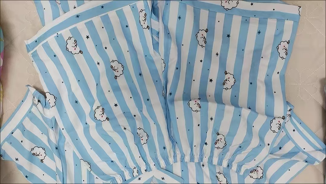 طقم صيفي للجنسين من بي تي 21،  - مراجعة Summer Clothing Holiday وسعره